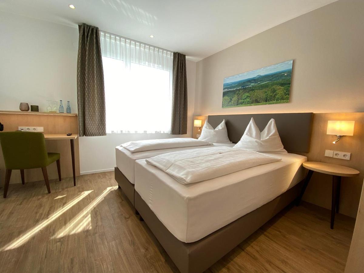 Hotel-Restaurant Und Gaestehaus Loewen Suessen Bagian luar foto