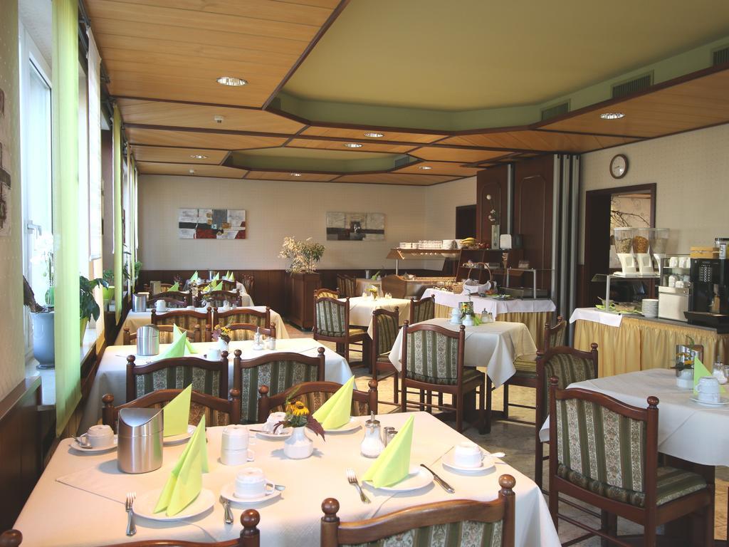 Hotel-Restaurant Und Gaestehaus Loewen Suessen Bagian luar foto