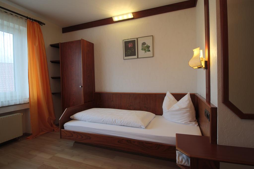 Hotel-Restaurant Und Gaestehaus Loewen Suessen Bagian luar foto
