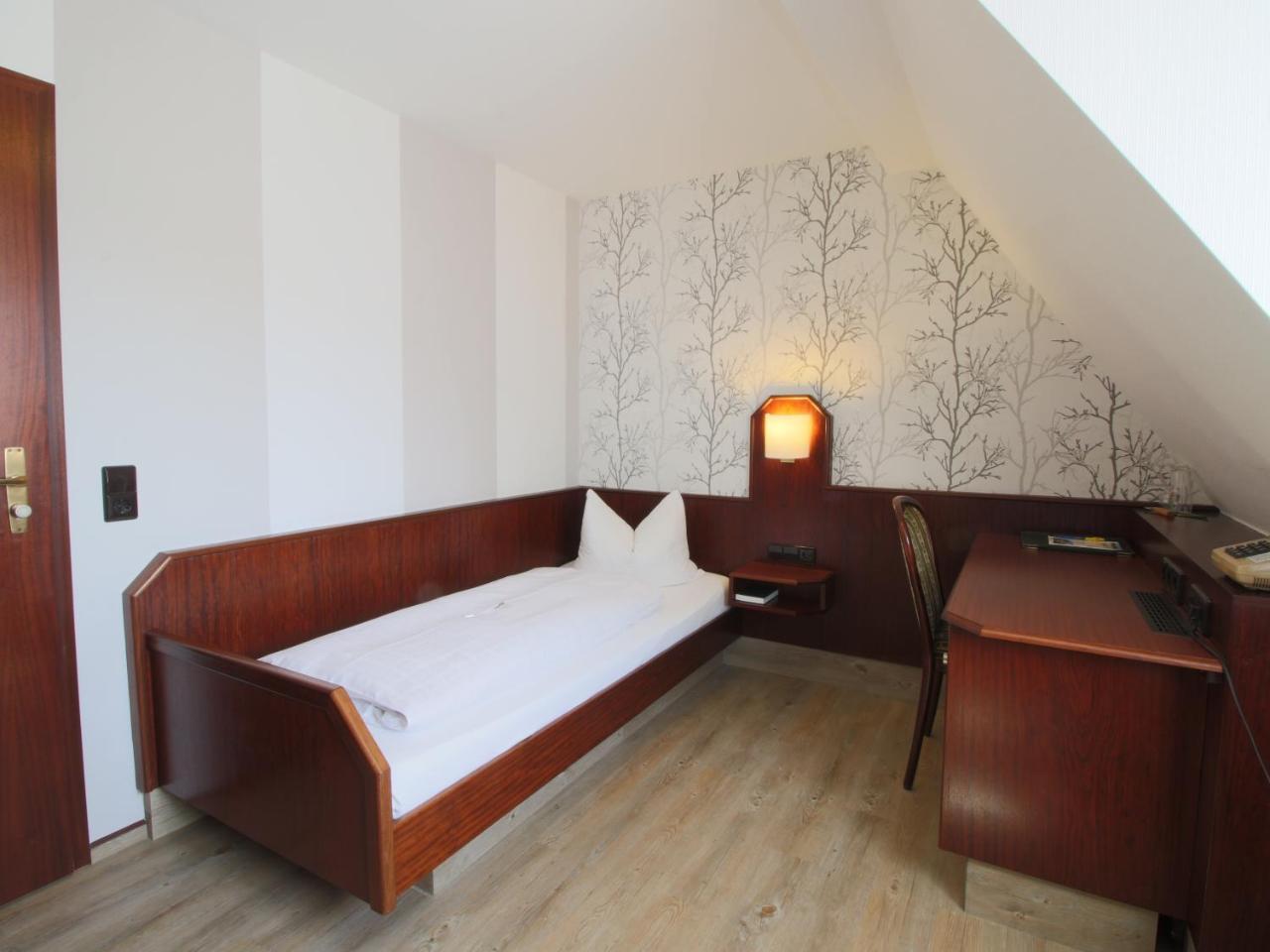 Hotel-Restaurant Und Gaestehaus Loewen Suessen Bagian luar foto