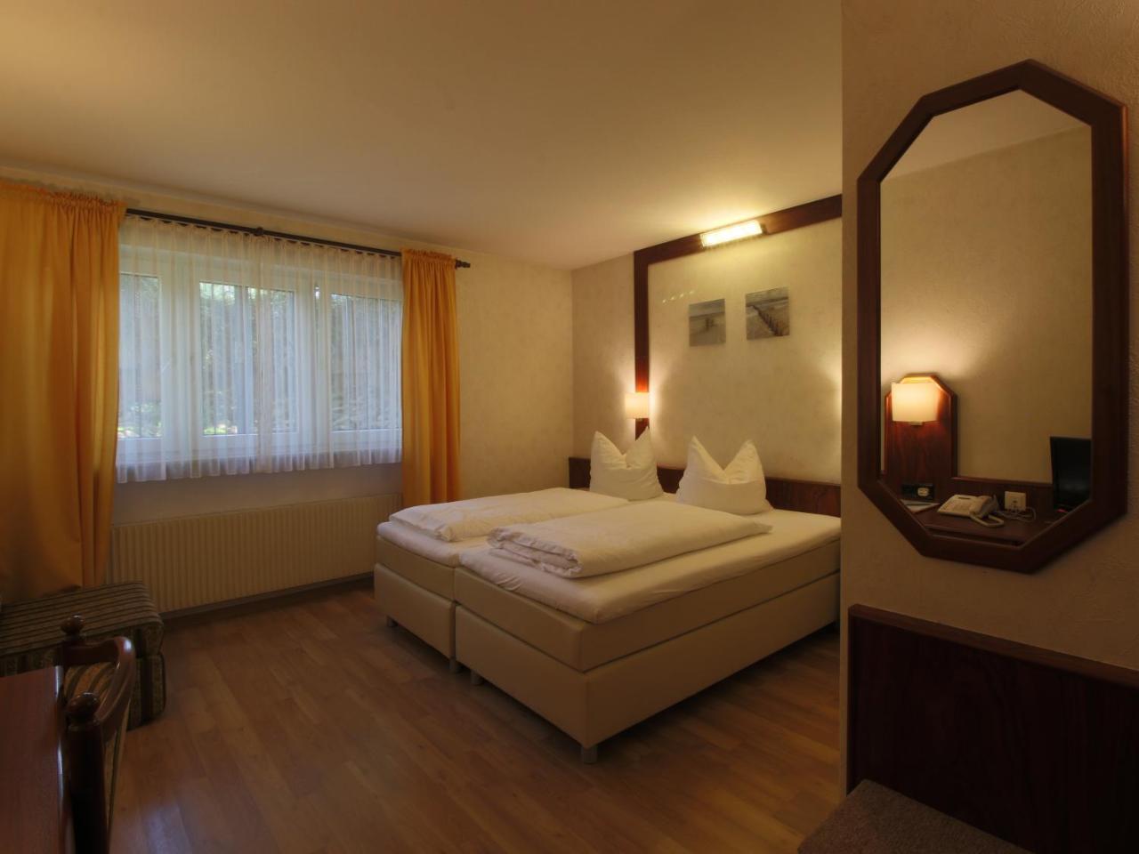 Hotel-Restaurant Und Gaestehaus Loewen Suessen Bagian luar foto