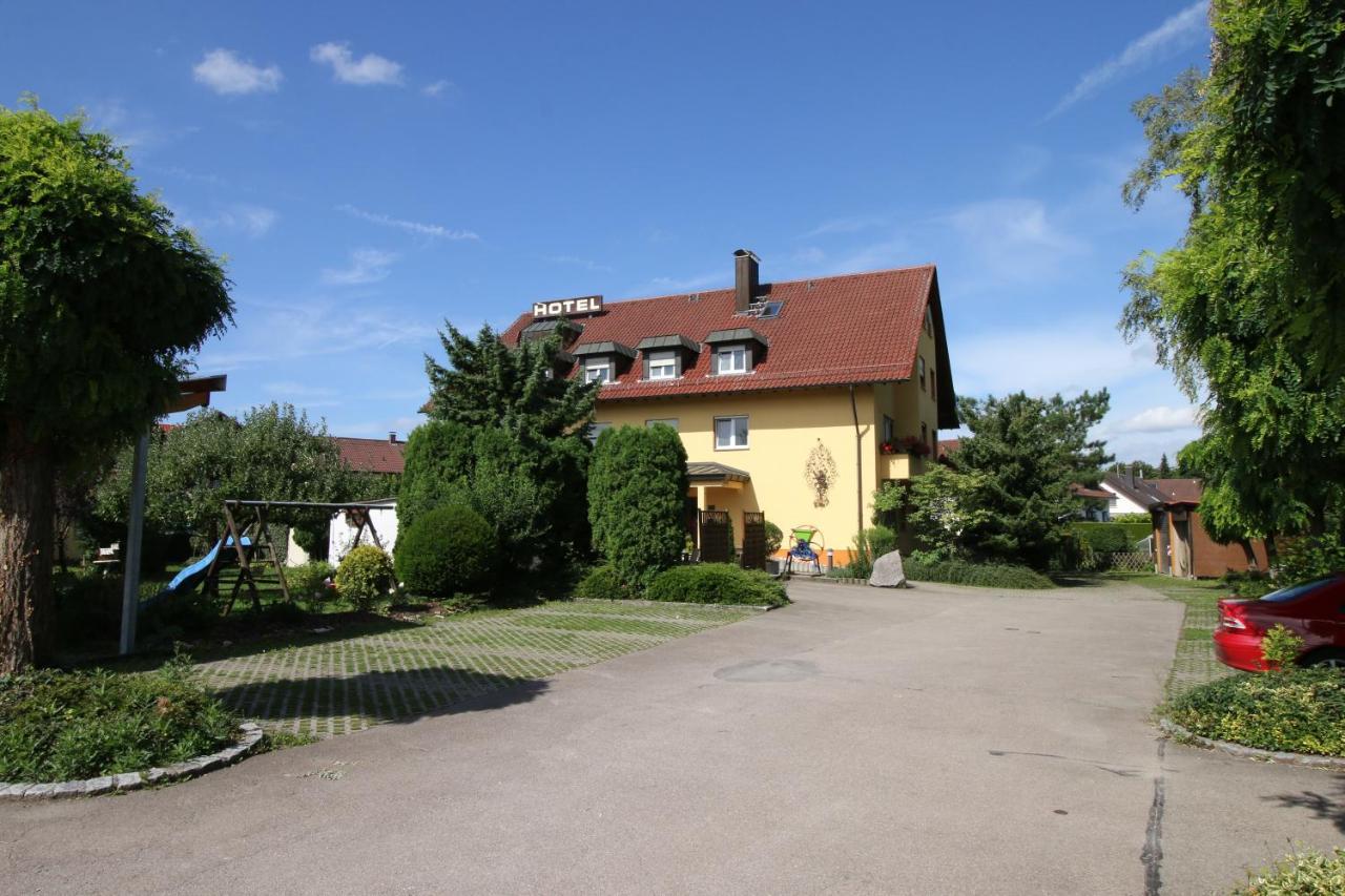Hotel-Restaurant Und Gaestehaus Loewen Suessen Bagian luar foto