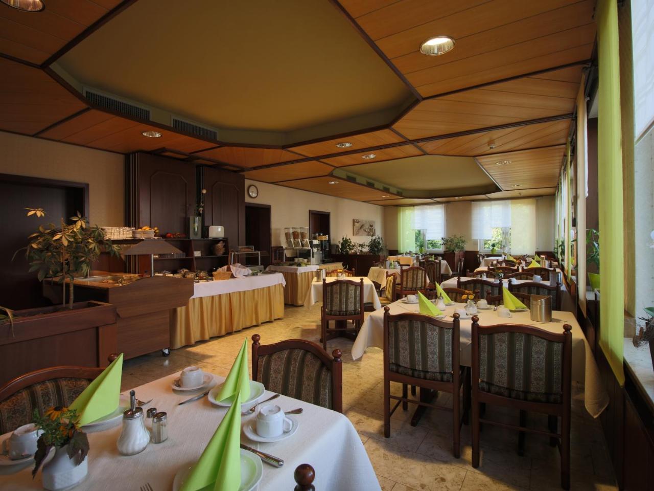 Hotel-Restaurant Und Gaestehaus Loewen Suessen Bagian luar foto
