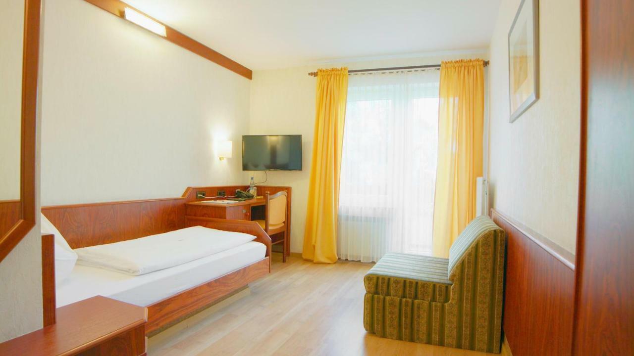 Hotel-Restaurant Und Gaestehaus Loewen Suessen Bagian luar foto