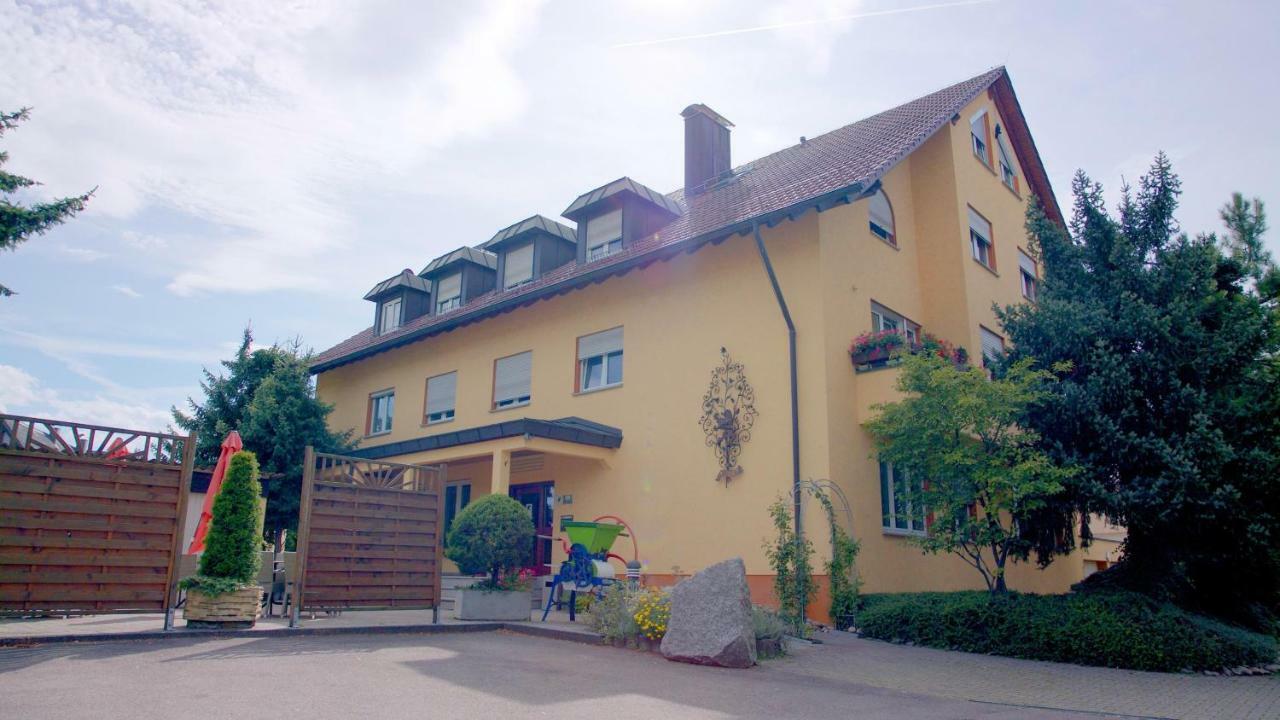 Hotel-Restaurant Und Gaestehaus Loewen Suessen Bagian luar foto